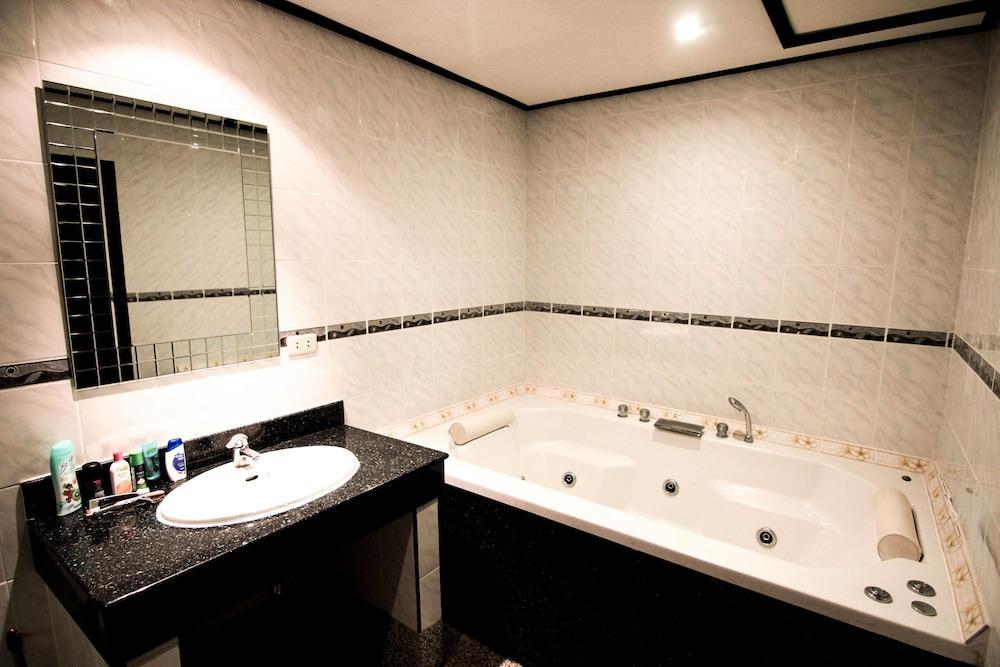 Angus O'Tool'S Guesthouse Karon Екстериор снимка